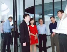 广东省工业和信息化局莅临乐竟官方端网站登录入口-乐竟(中国)调研制造业创新中心建设情况